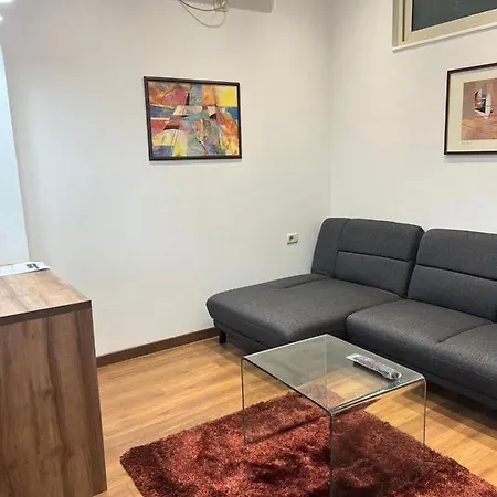 City Center Modern One Bedroom Τίρανα